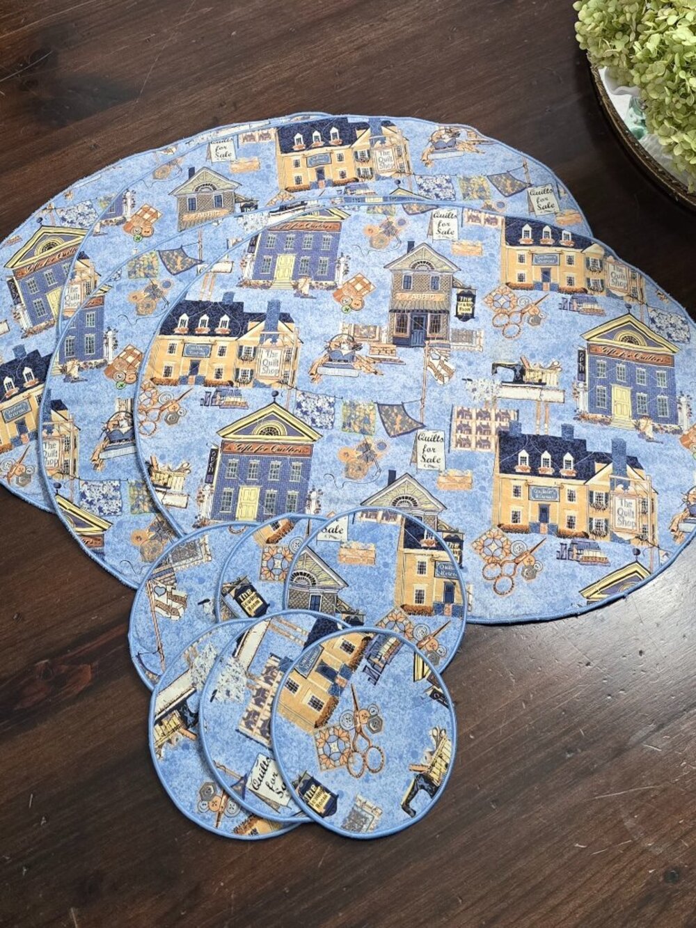 Vintage Style Quilted Village & Quilting Motif Placemat & Coaster Set